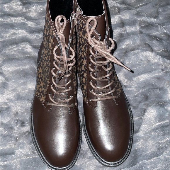 NWOT DKNY Brown Platform Boots Faux Leather Size 10 - Picture 3 of 6